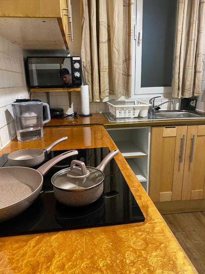 Huge And Affordable 3 Bedroom Flat In Hammersmith For 7 People With Welcome Breakfast London Eksteriør billede