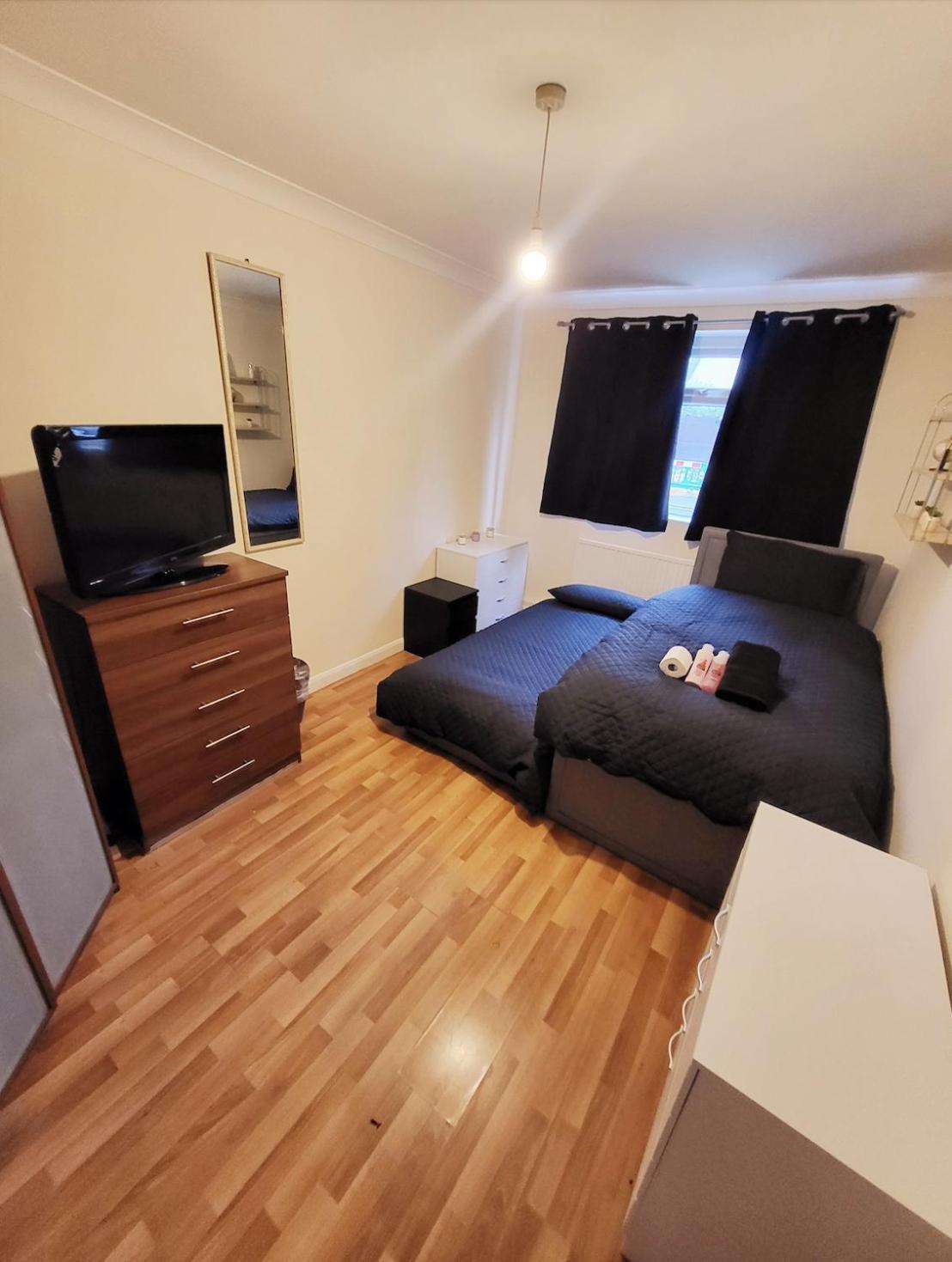 Huge And Affordable 3 Bedroom Flat In Hammersmith For 7 People With Welcome Breakfast London Eksteriør billede