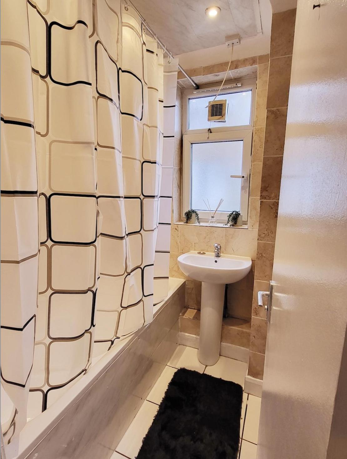Huge And Affordable 3 Bedroom Flat In Hammersmith For 7 People With Welcome Breakfast London Eksteriør billede