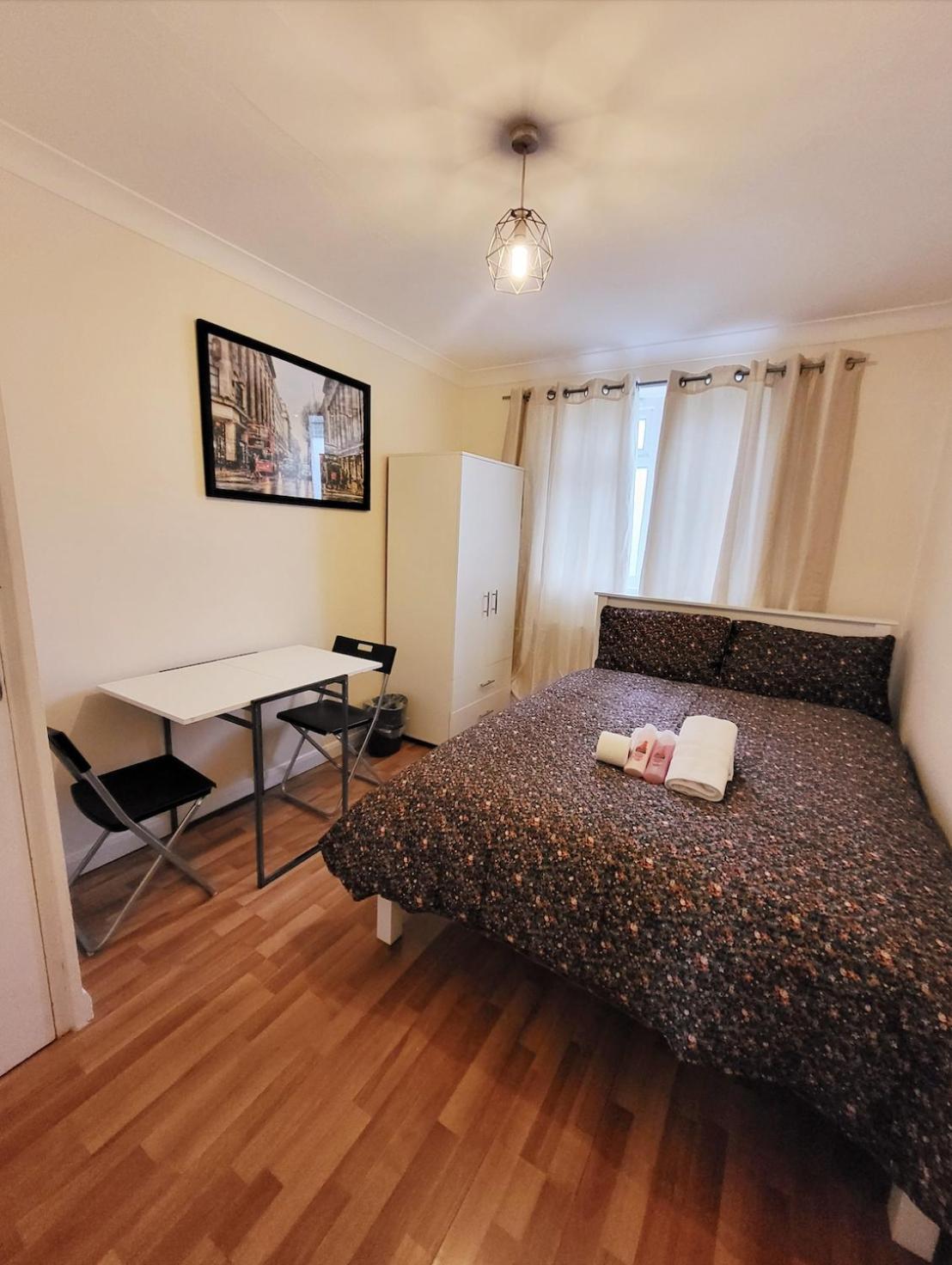Huge And Affordable 3 Bedroom Flat In Hammersmith For 7 People With Welcome Breakfast London Eksteriør billede