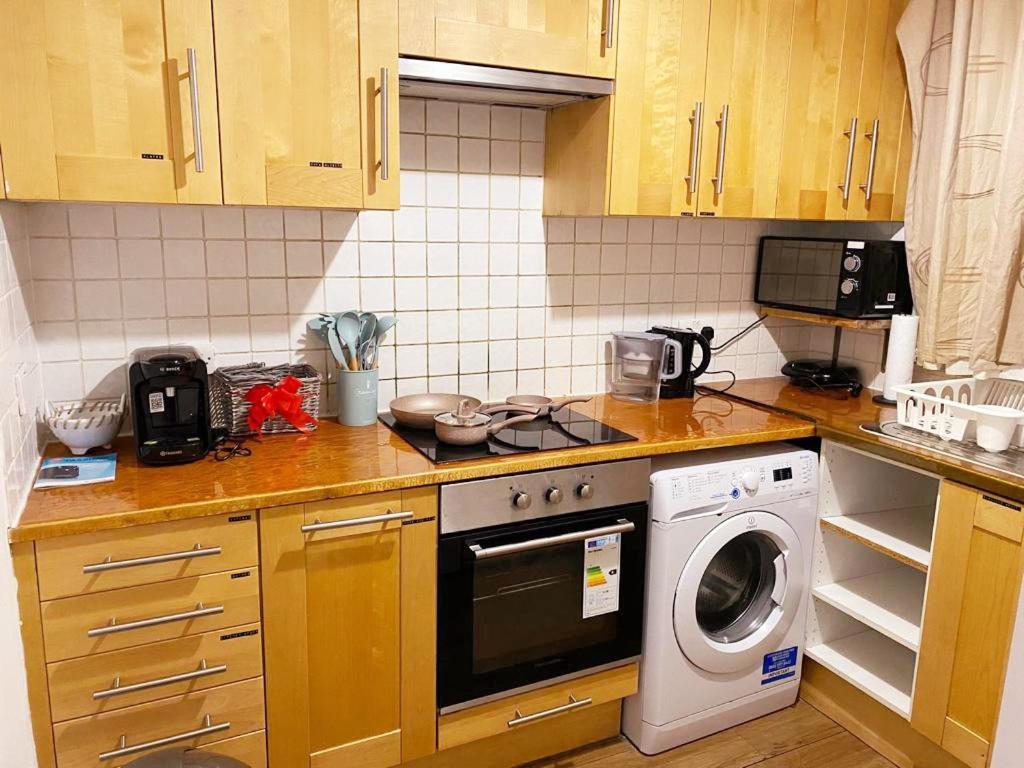 Huge And Affordable 3 Bedroom Flat In Hammersmith For 7 People With Welcome Breakfast London Eksteriør billede