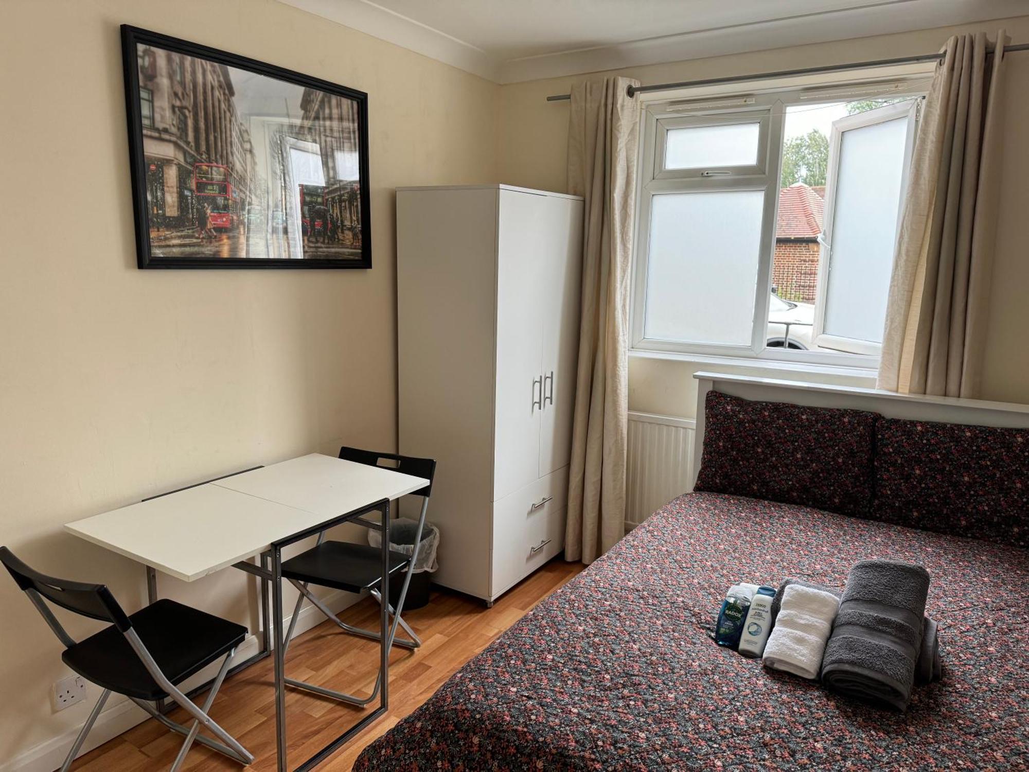 Huge And Affordable 3 Bedroom Flat In Hammersmith For 7 People With Welcome Breakfast London Eksteriør billede