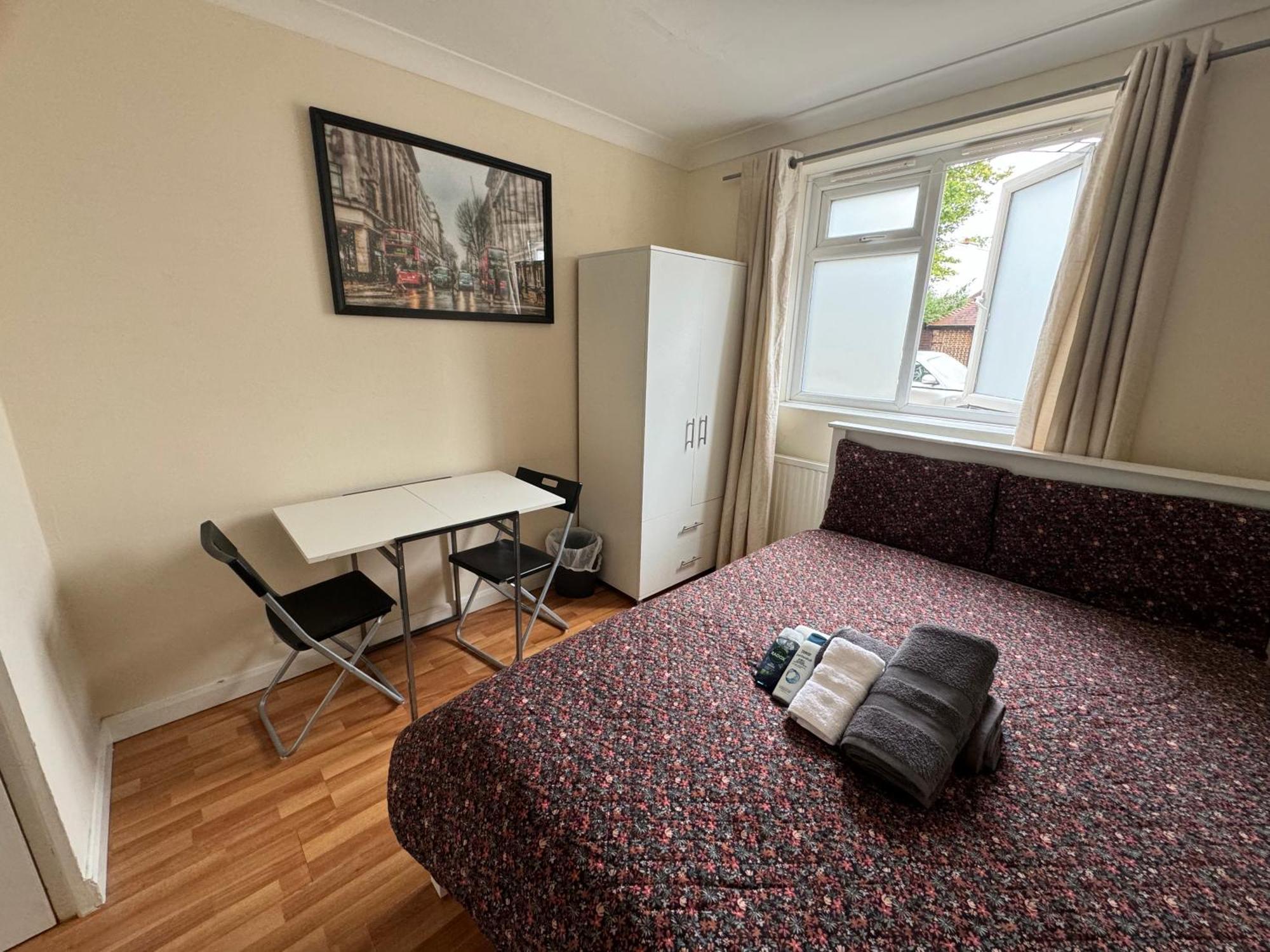 Huge And Affordable 3 Bedroom Flat In Hammersmith For 7 People With Welcome Breakfast London Eksteriør billede