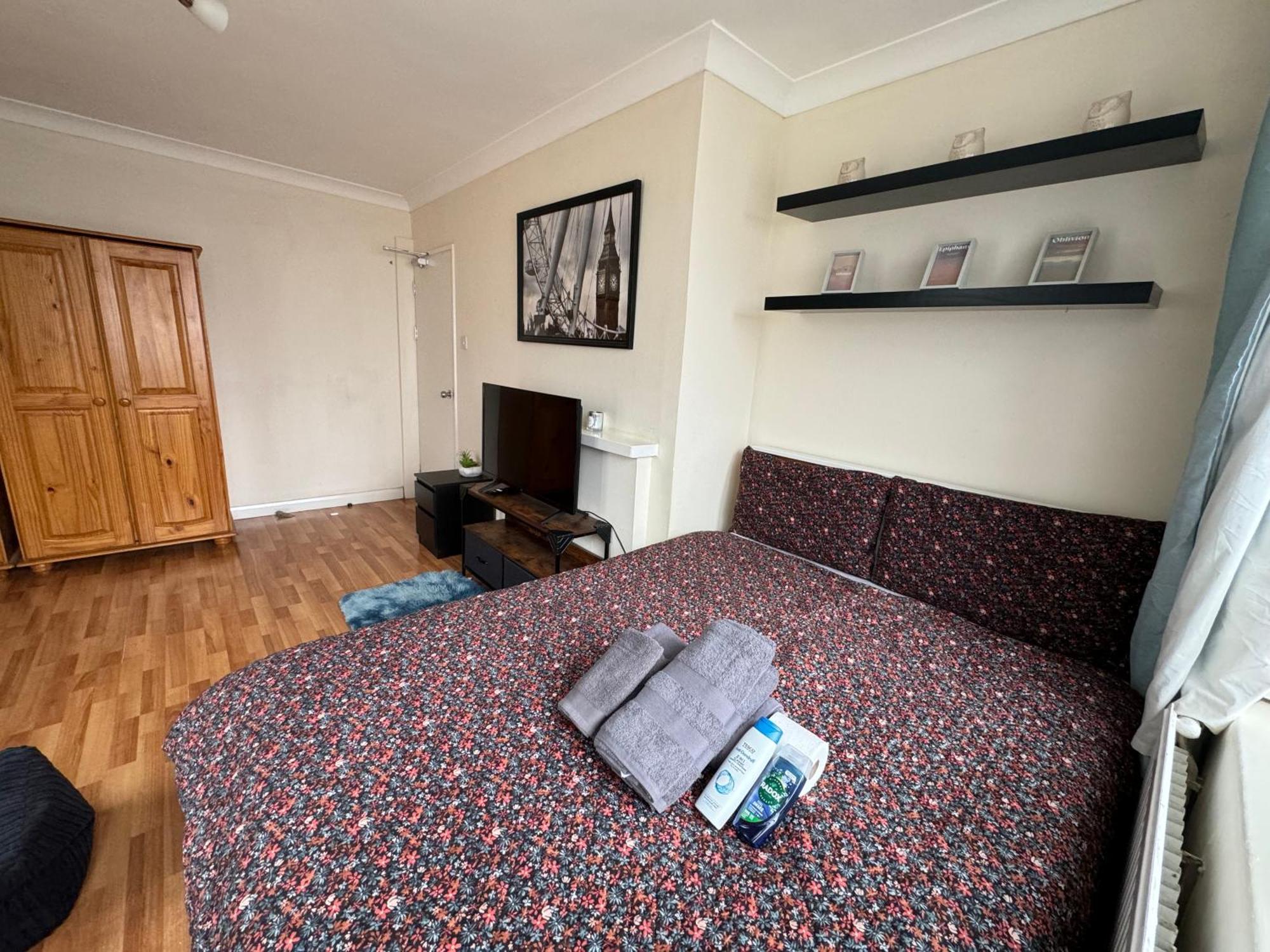 Huge And Affordable 3 Bedroom Flat In Hammersmith For 7 People With Welcome Breakfast London Eksteriør billede