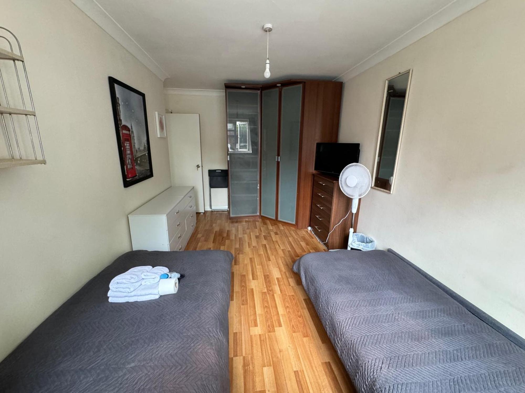 Huge And Affordable 3 Bedroom Flat In Hammersmith For 7 People With Welcome Breakfast London Eksteriør billede